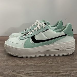 Women’s Nike Air Force 1
